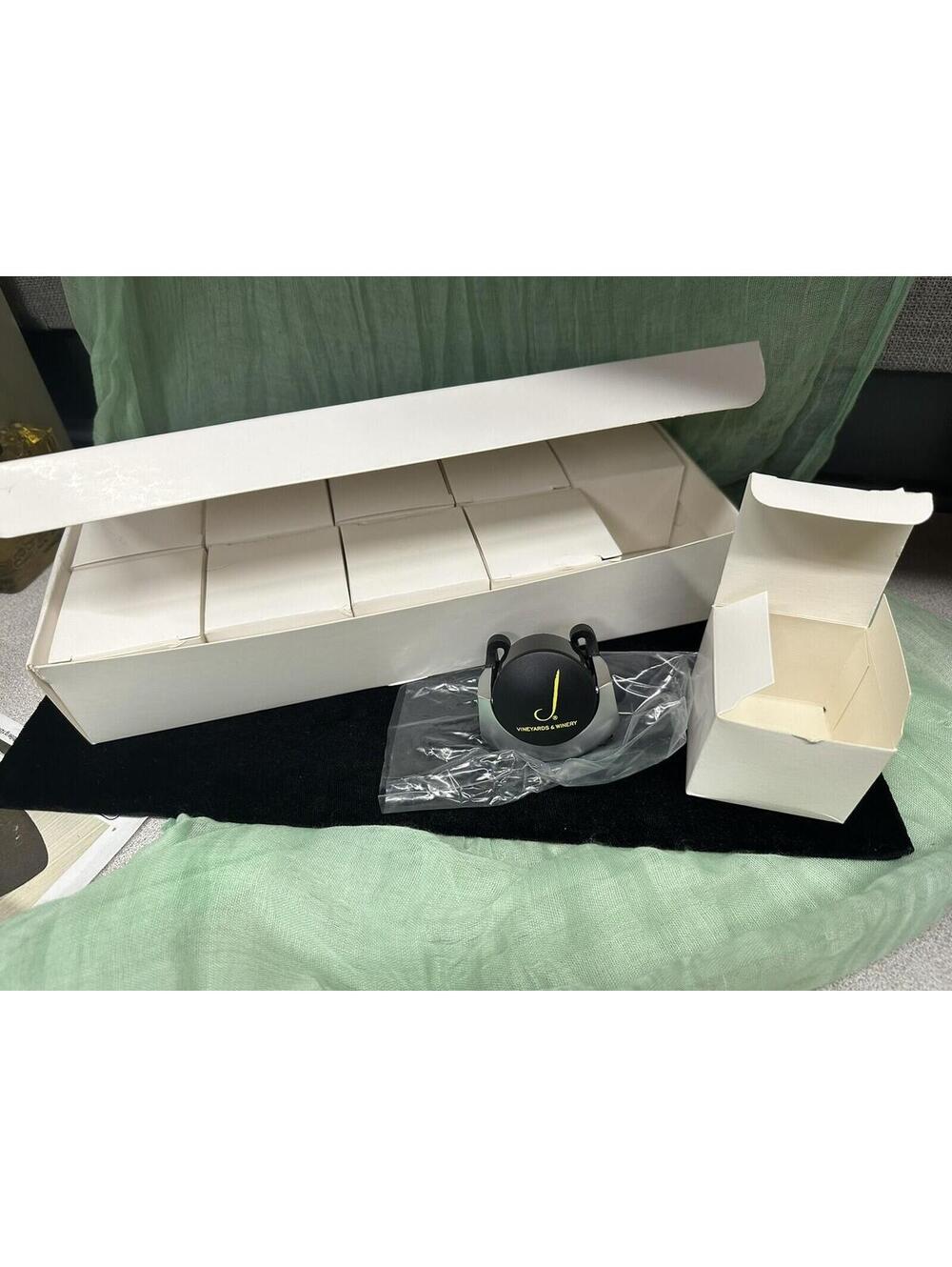 J. Vineyard & Winery Set 10 Wine Champagne Bottle Sealers Stoppers NIB!